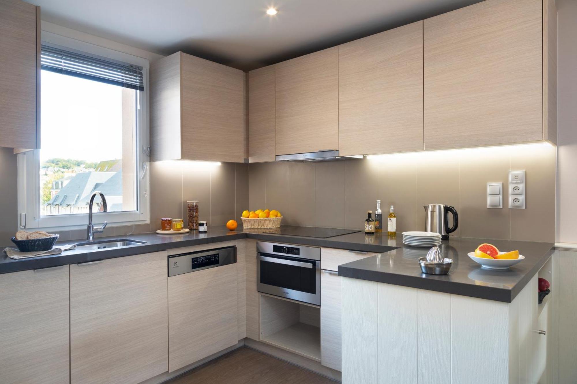 Residence Pierre & Vacances Premium Presqu'Ile De La Touques Deauville Eksteriør bilde A modern kitchen